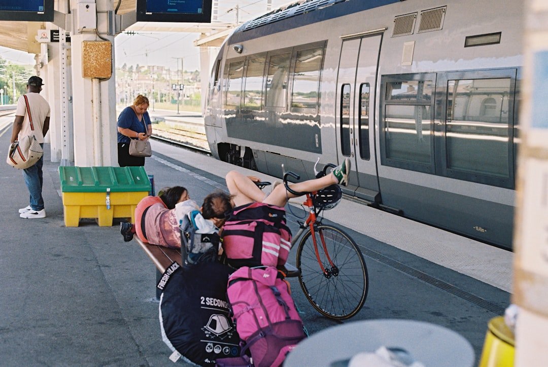 Vacances sans voiture : organiser un séjour 100 % mobilité douce